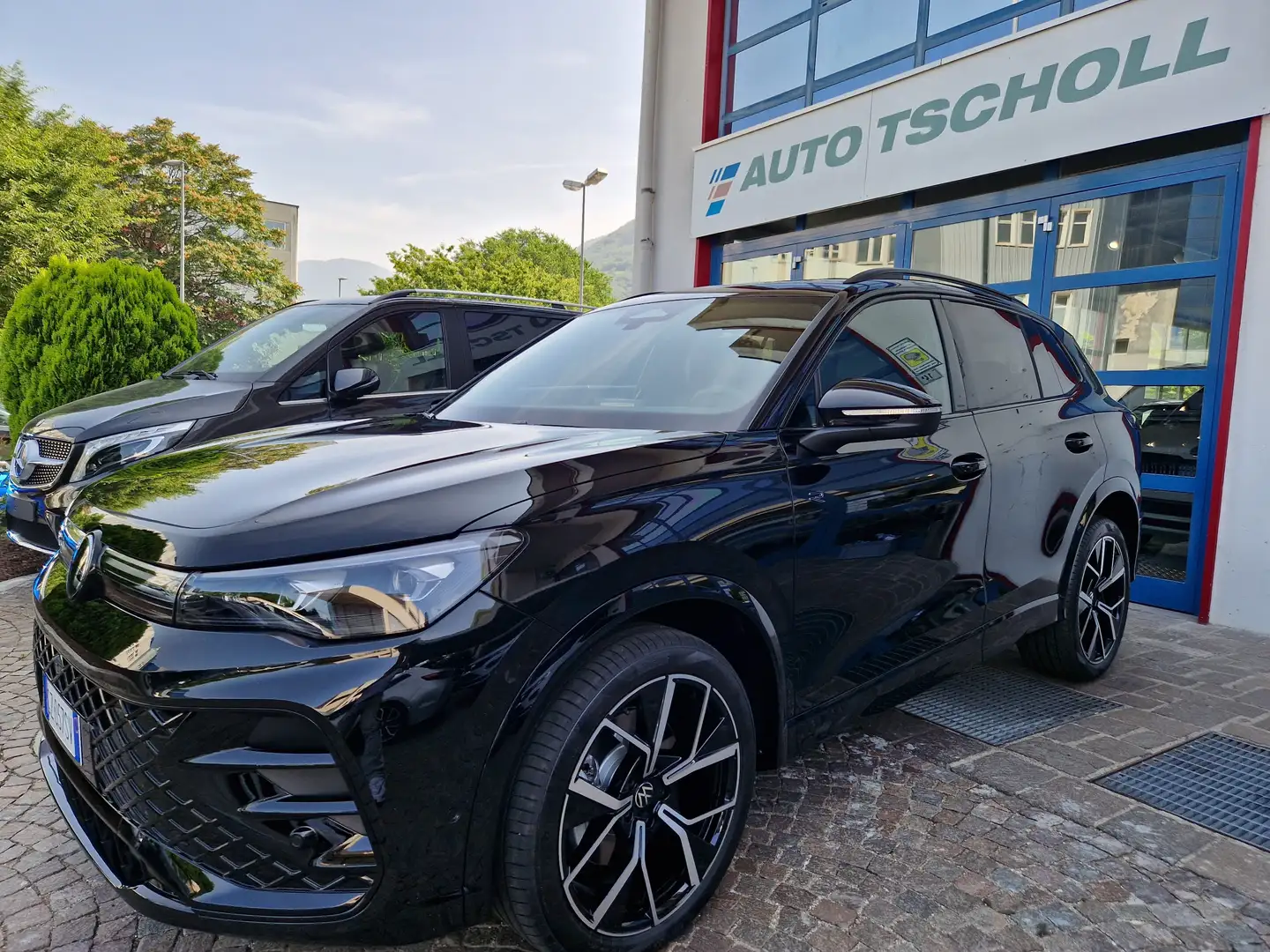 Volkswagen Tiguan 2.0TDI 193Cv 4MOTION DSG R-Line+ Matrix 20"Keyless Schwarz - 1
