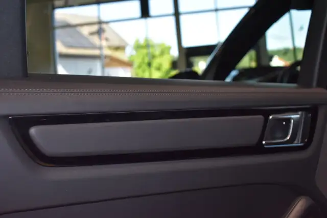 Porsche Cayenne Coupe 4E//Platinum Edition//22"//Sport Design Ansicht 14