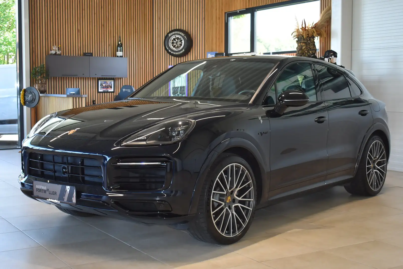 Porsche Cayenne Coupe 4E//Platinum Edition//22"//Sport Design Blau - 2