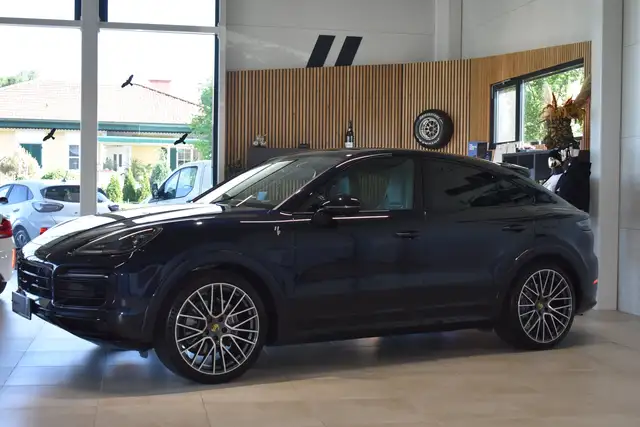 Porsche Cayenne Coupe 4E//Platinum Edition//22"//Sport Design Ansicht 3