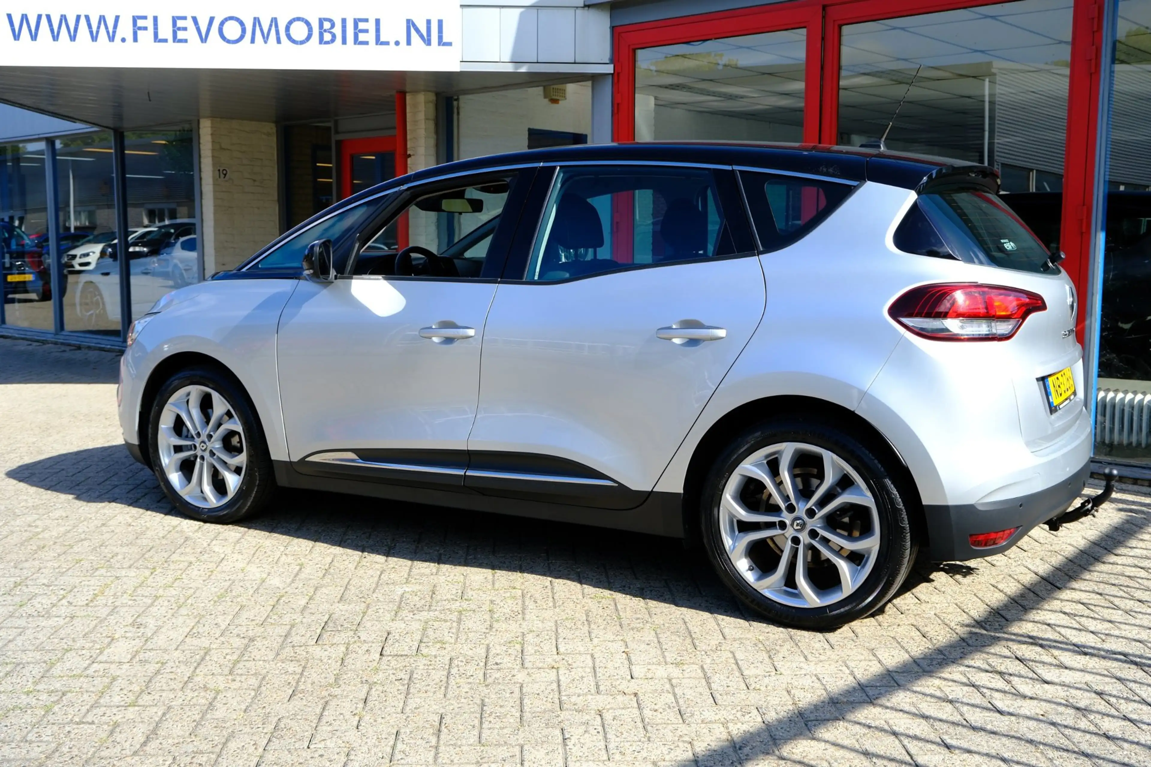 Renault Scenic 1.2 TCe Zen Clima|PDC|DAB|LMV — photo 29