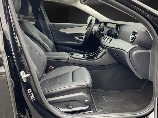 Mercedes-Benz 300 view 14