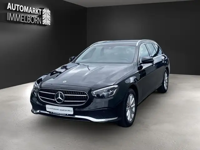 Mercedes-Benz 300 view 3