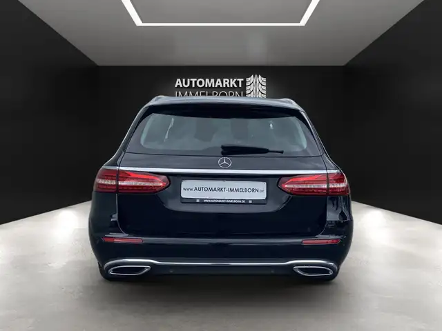 Mercedes-Benz 300 view 7