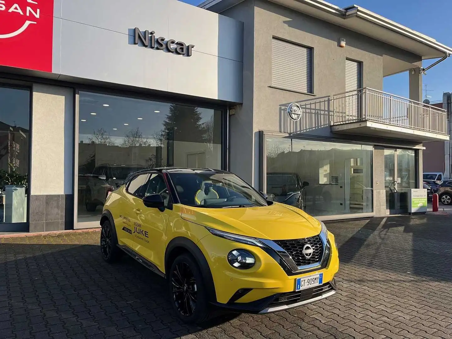 Nissan Juke 2ª serie 1.0 DIG-T 114 CV N-Sport Giallo - 2