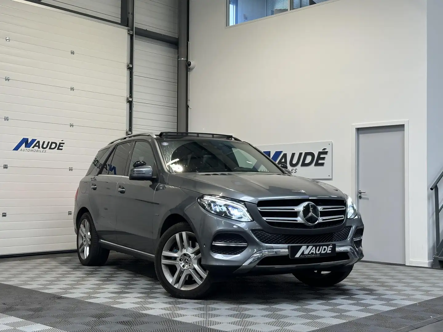 Mercedes-Benz G 500e hybride rechargeable 442 ch 4-Matic Fascinati Gris - 1