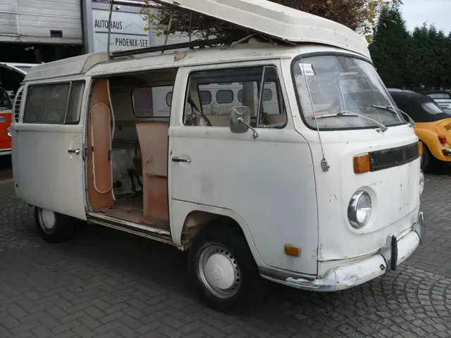 Volkswagen T2 a Westfalia Campingbus zum Restaurieren