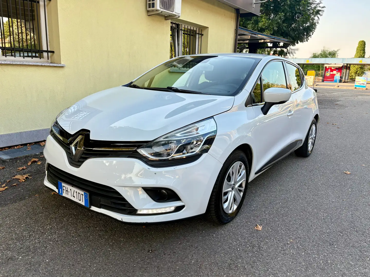 Renault Clio Clio 1.2 16v Intens 75cv Weiß - 1