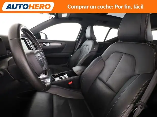 Volvo XC40 view 11