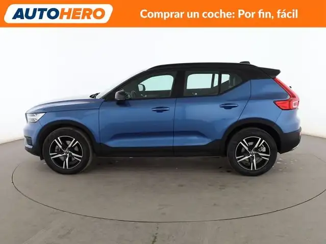 Volvo XC40 view 3