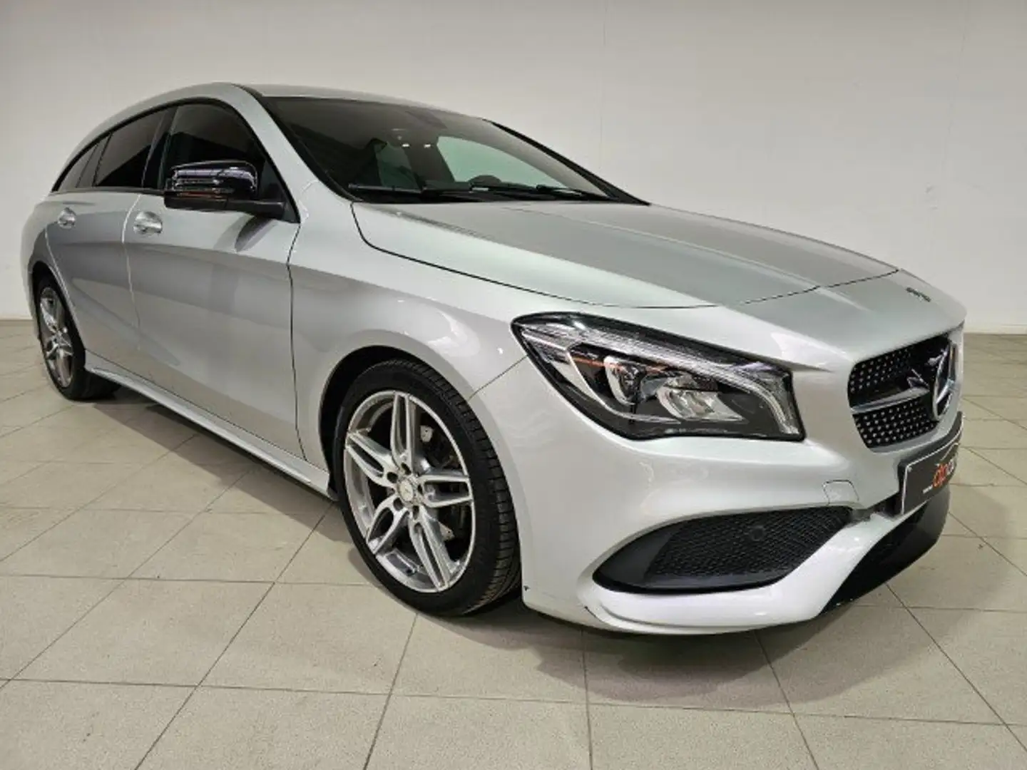 Mercedes-Benz CLA 200 d AMG PACK Argent - 2
