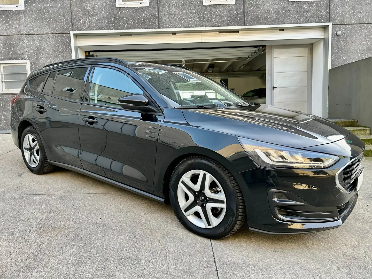 Ford Focus Focus Active V SW 1.5 ecoblue Design 120cv auto Schwarz - 1