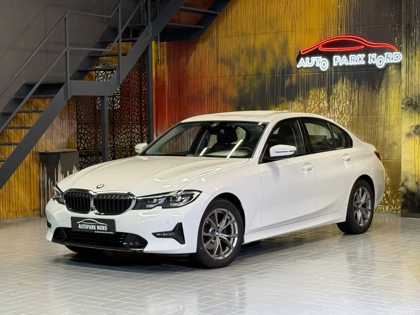 BMW 320 d Lim. Sport Line Aut. LED~KAMERA360~AHK~SPUR Blanc - 1