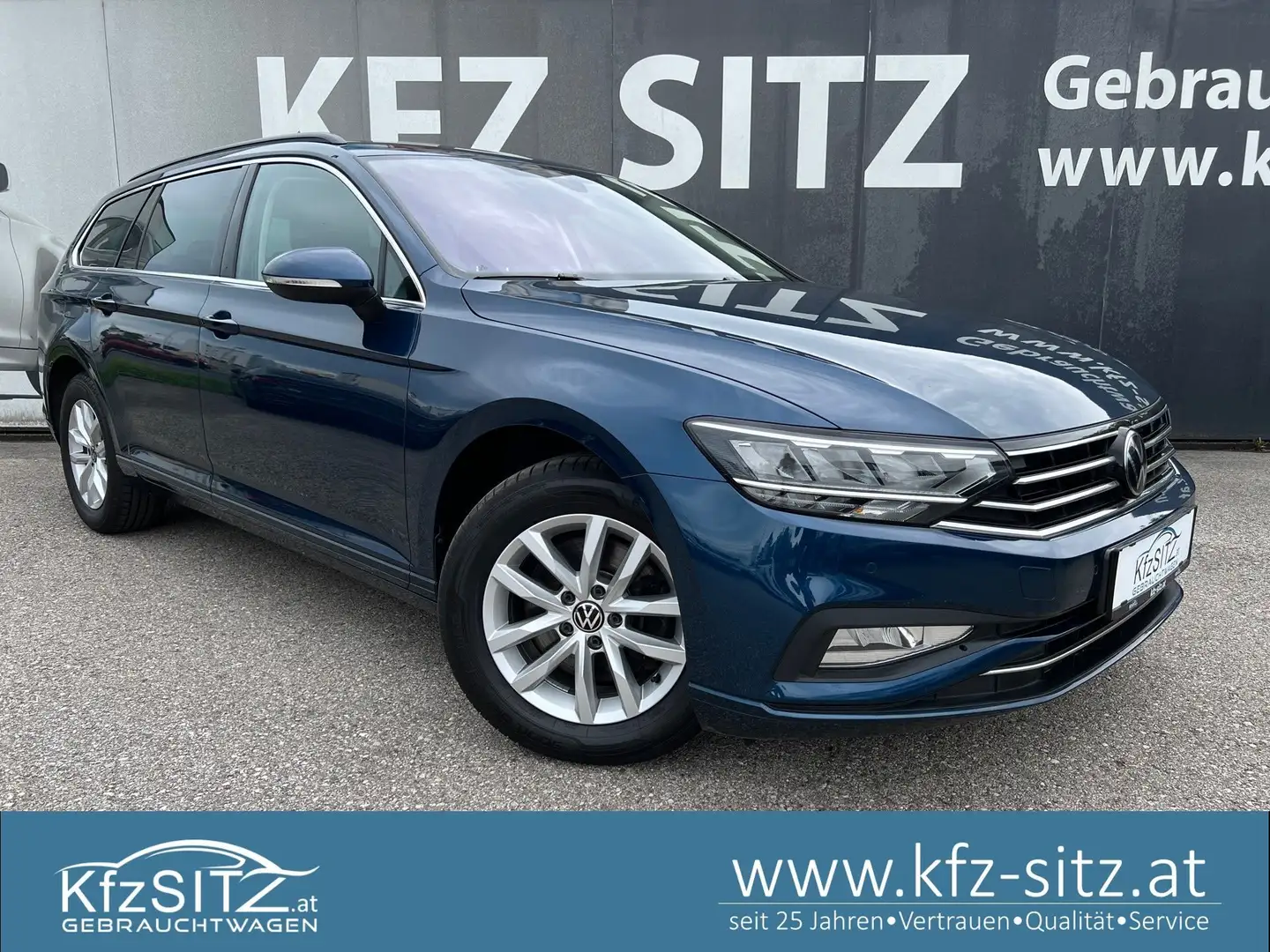 Volkswagen Passat Variant Business 2,0 TDI Blau - 1