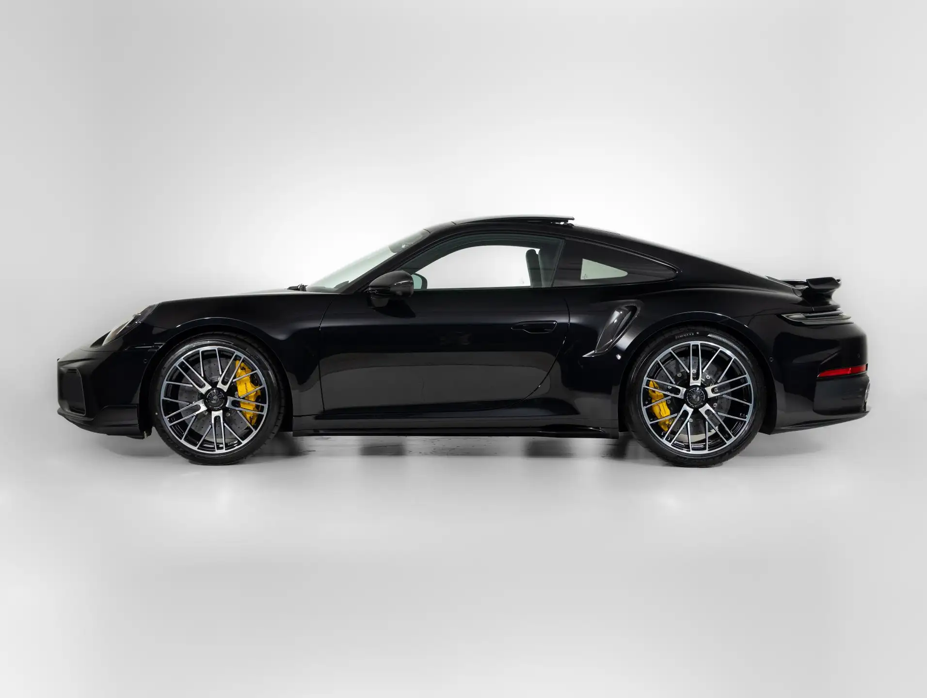 포르쉐 911 Turbo S Coupe 2026 검정 사진 6