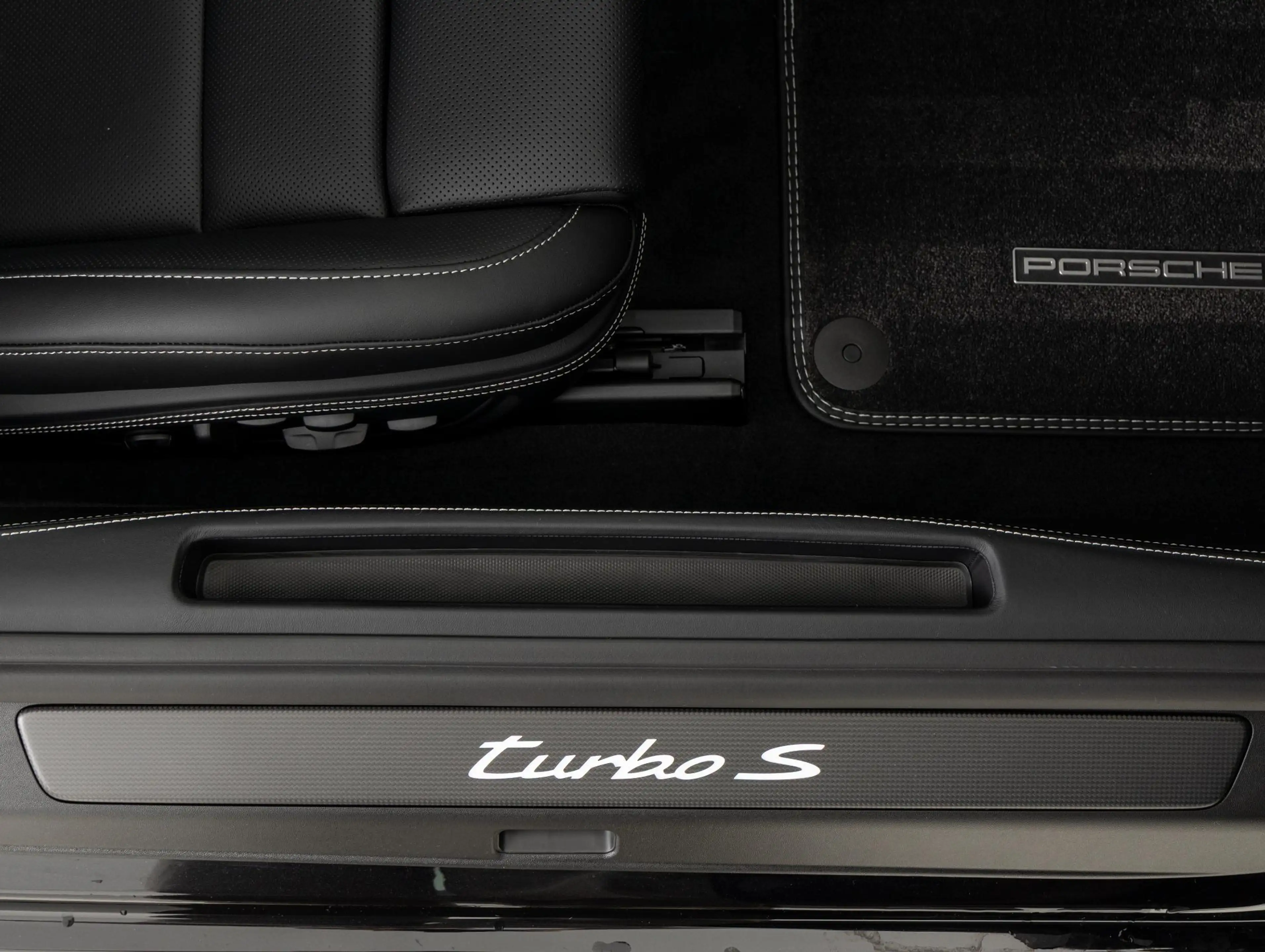 Porsche 992 Turbo S — photo 31