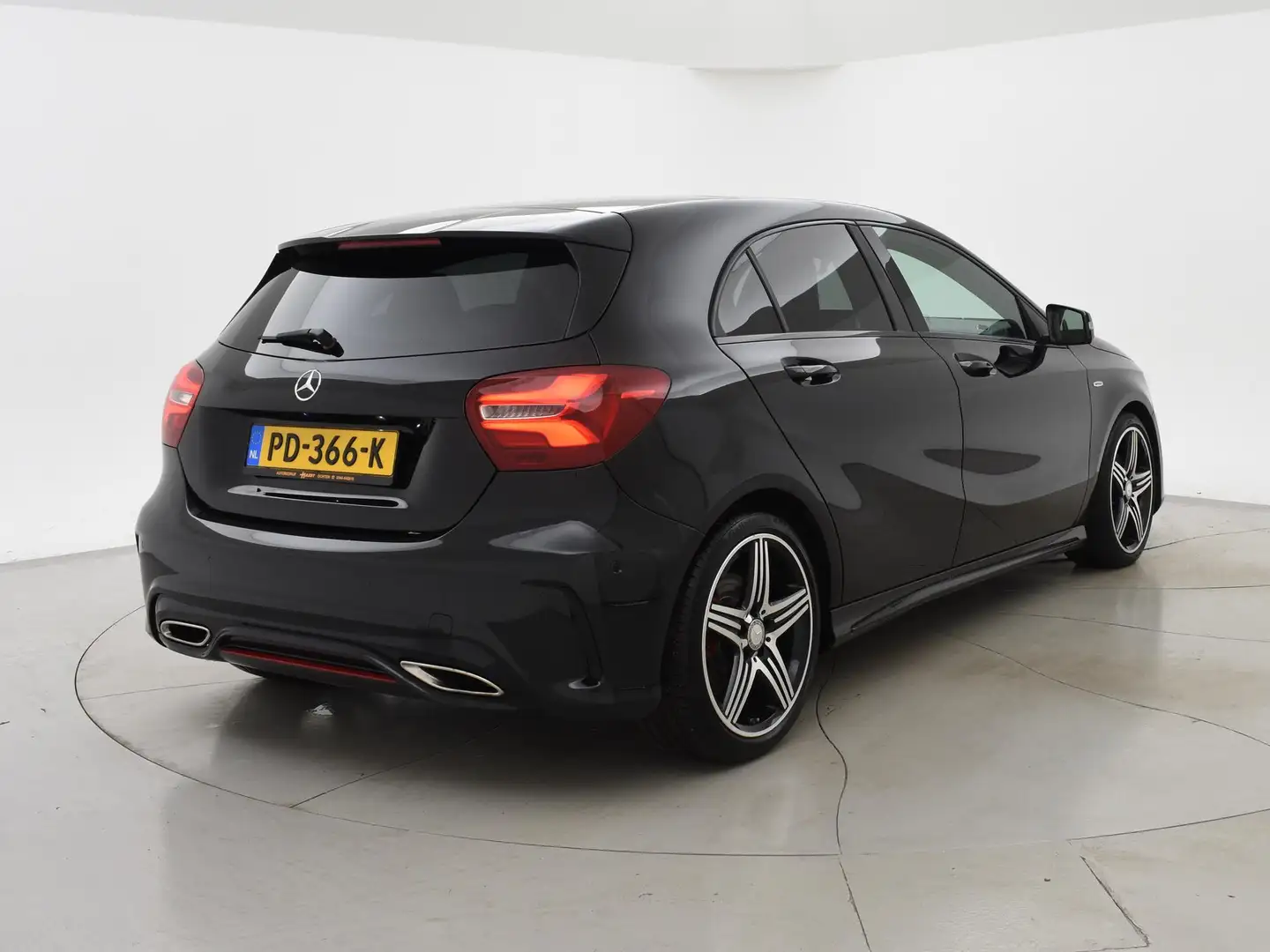 Mercedes-Benz A 250 218PK AUT. AMG SPORT DISTRONIC+ | PANO | STANDKACH Zwart - 2