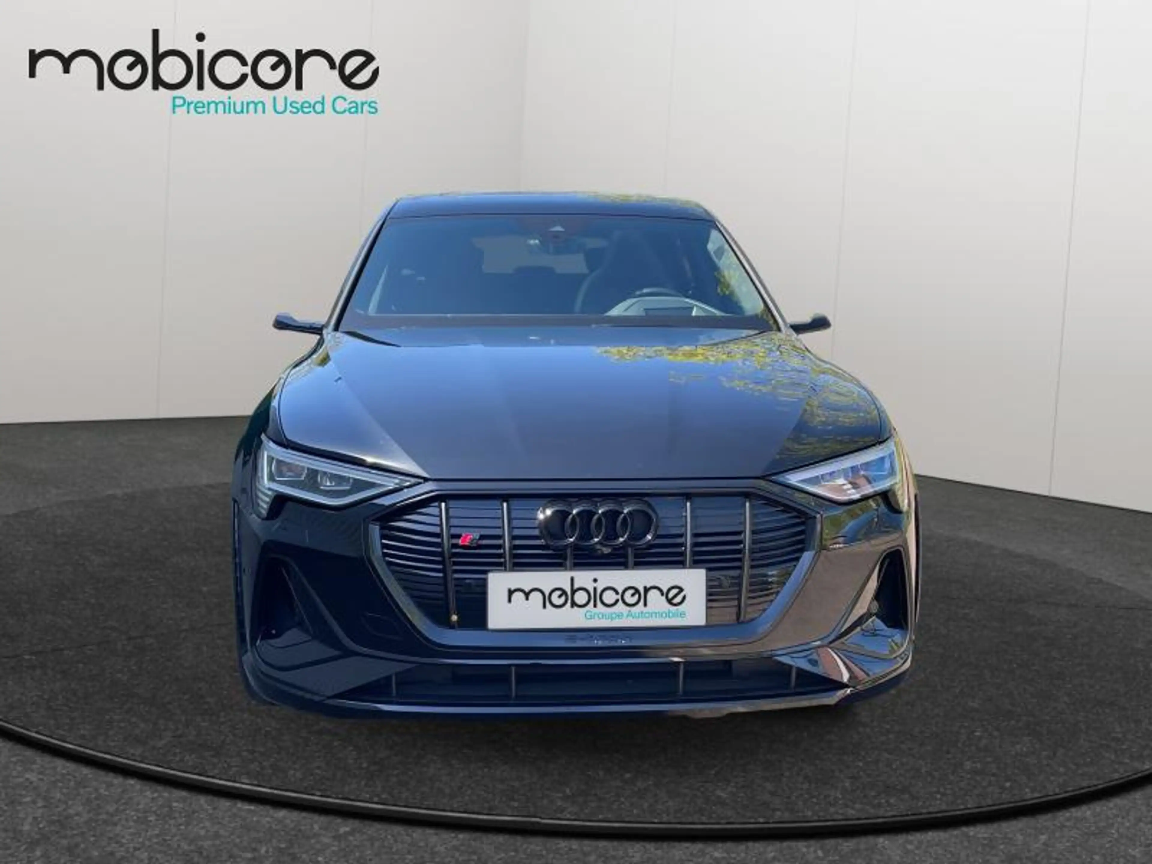 Audi SQ8 e-tron S Sportback — photo 4