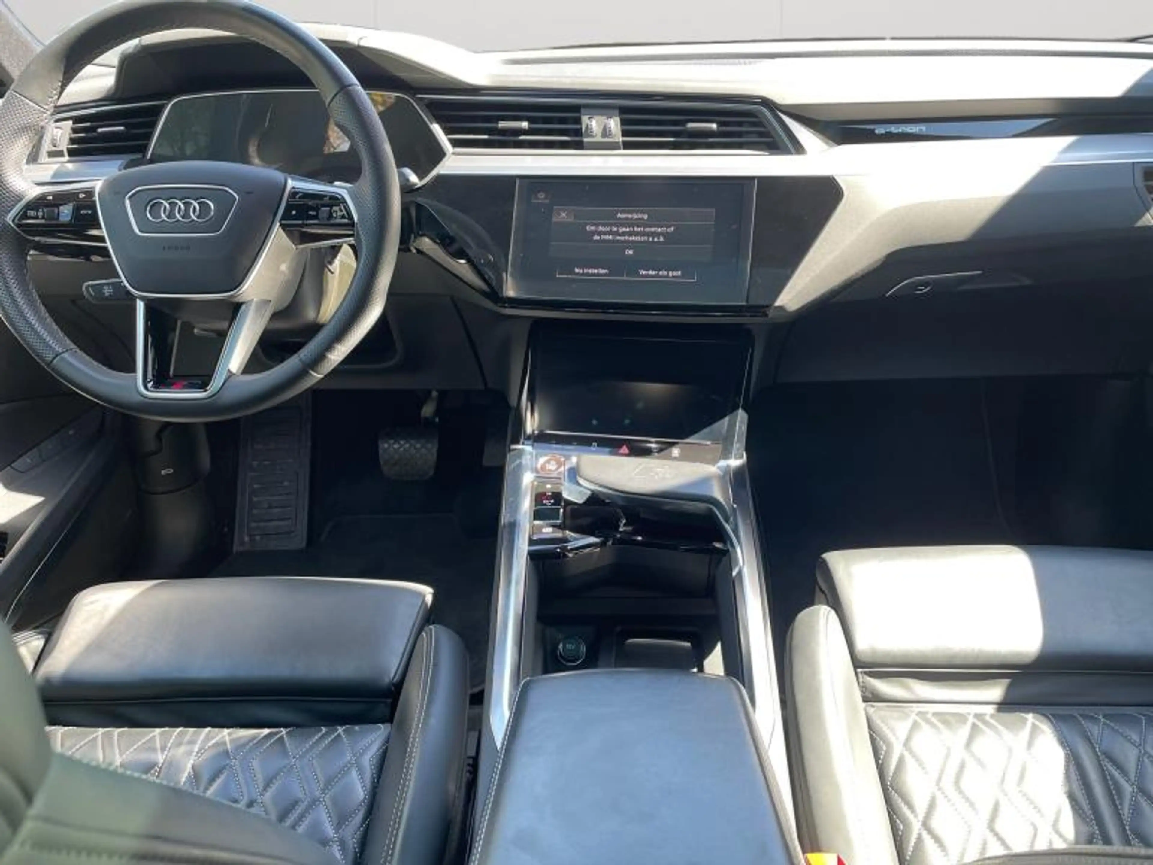 Audi SQ8 e-tron S Sportback — photo 3