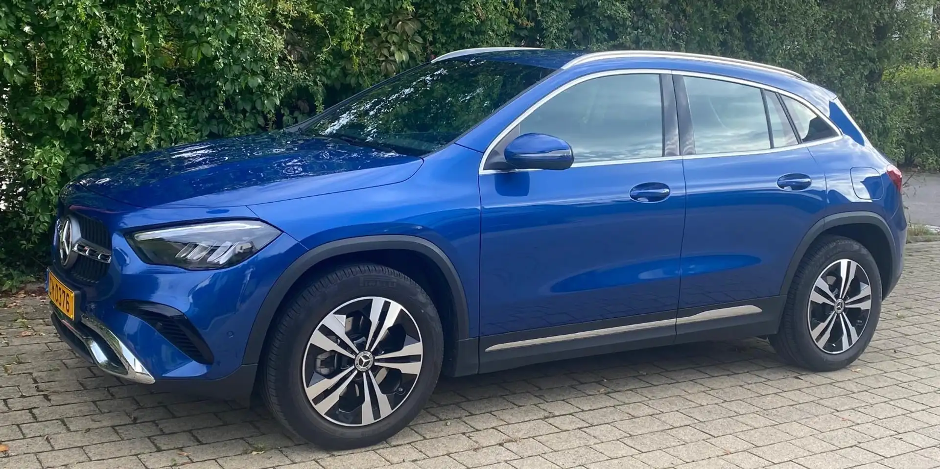Mercedes-Benz GLA 180 GLA 180 7G-DCT Special Edition Bleu - 1