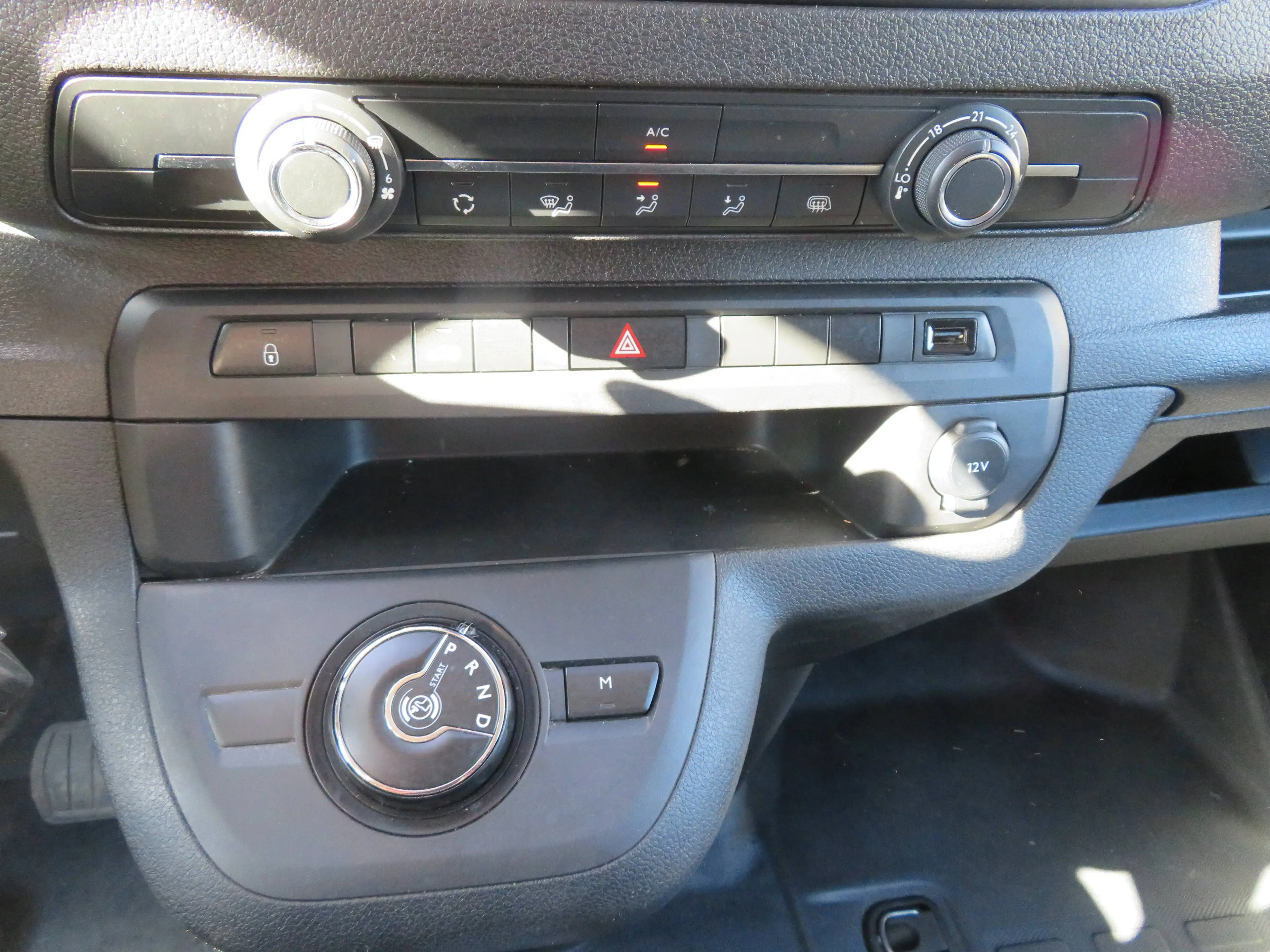 Peugeot Expert 2.0 BlueHDI - Dakdrager & ingericht - L2 — photo 14