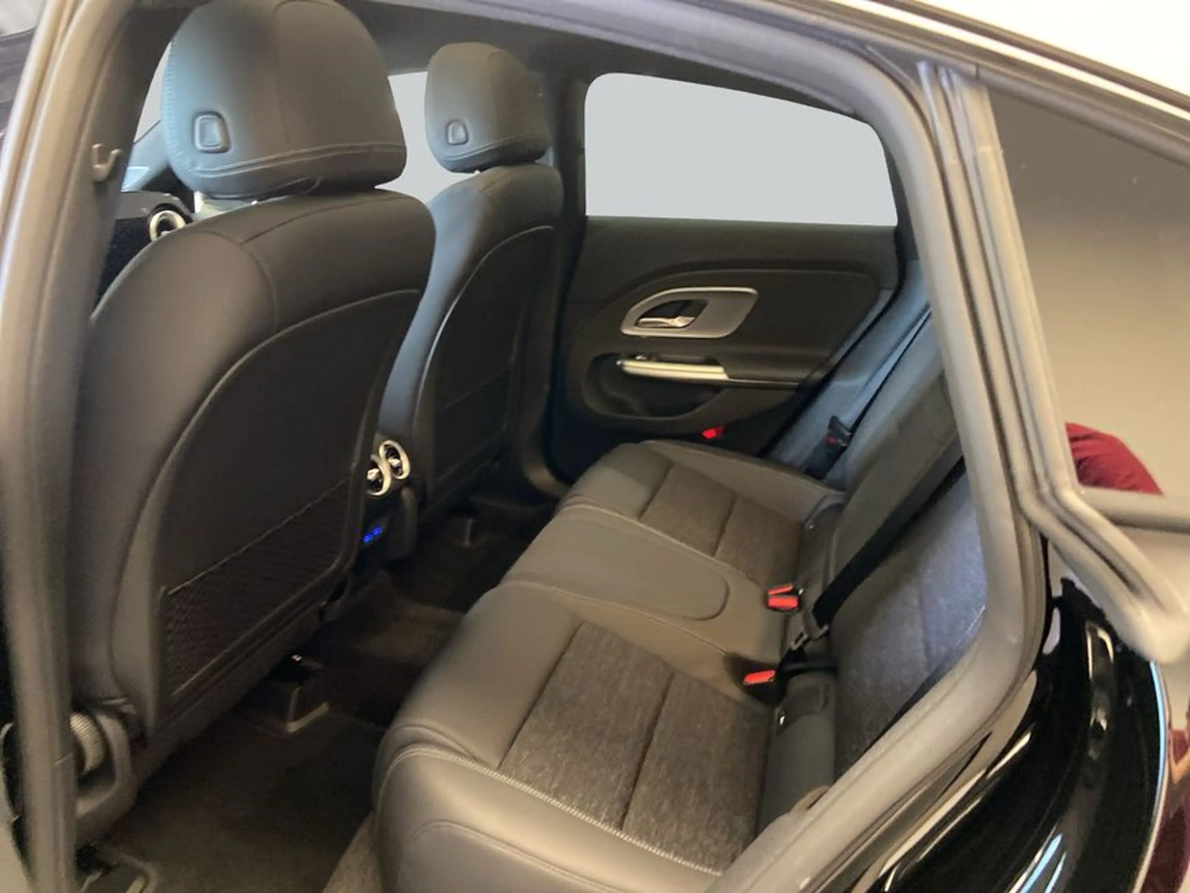 Mercedes-Benz CLA 180 CLA — photo 11