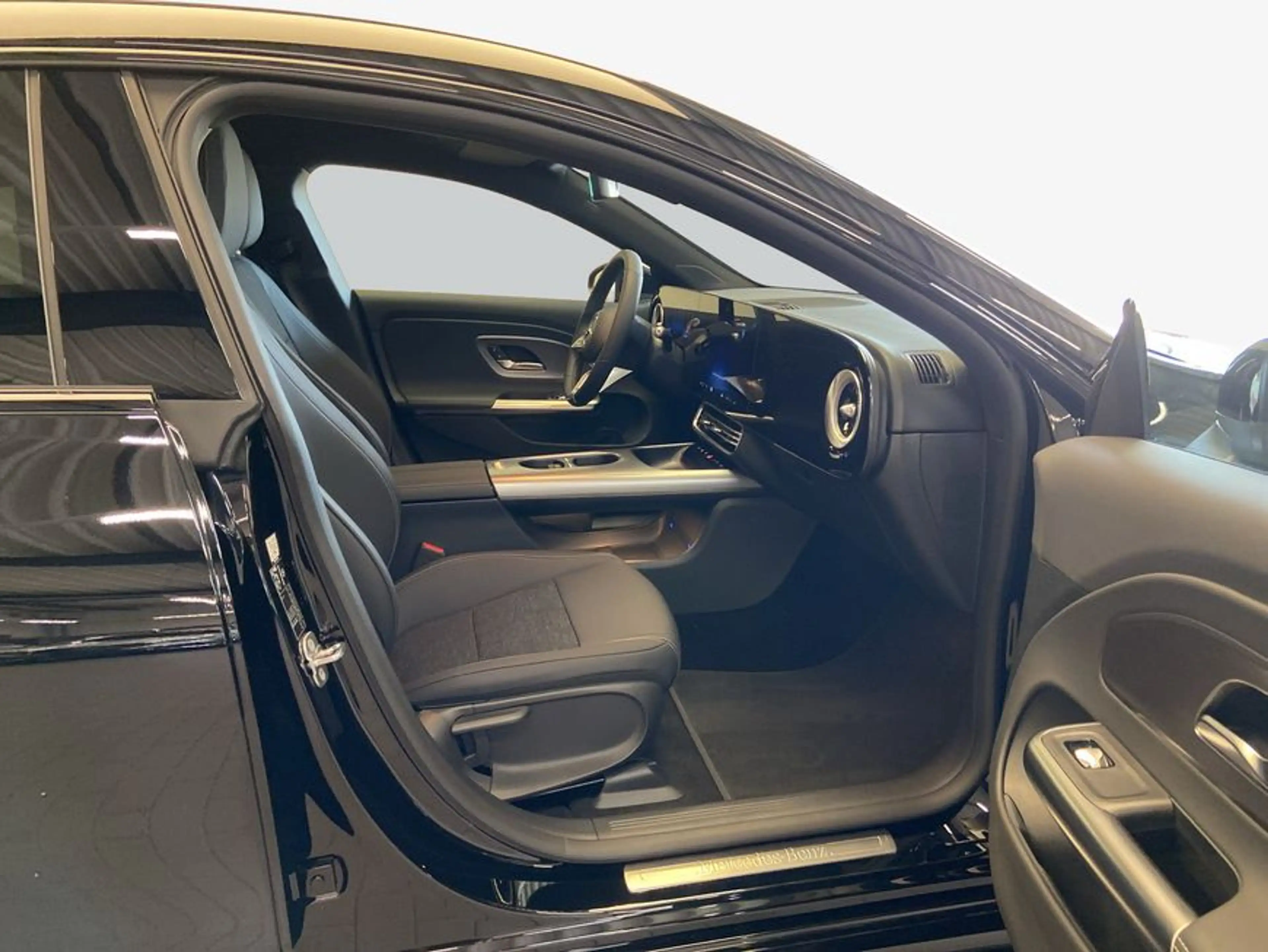 Mercedes-Benz CLA 180 CLA — photo 12