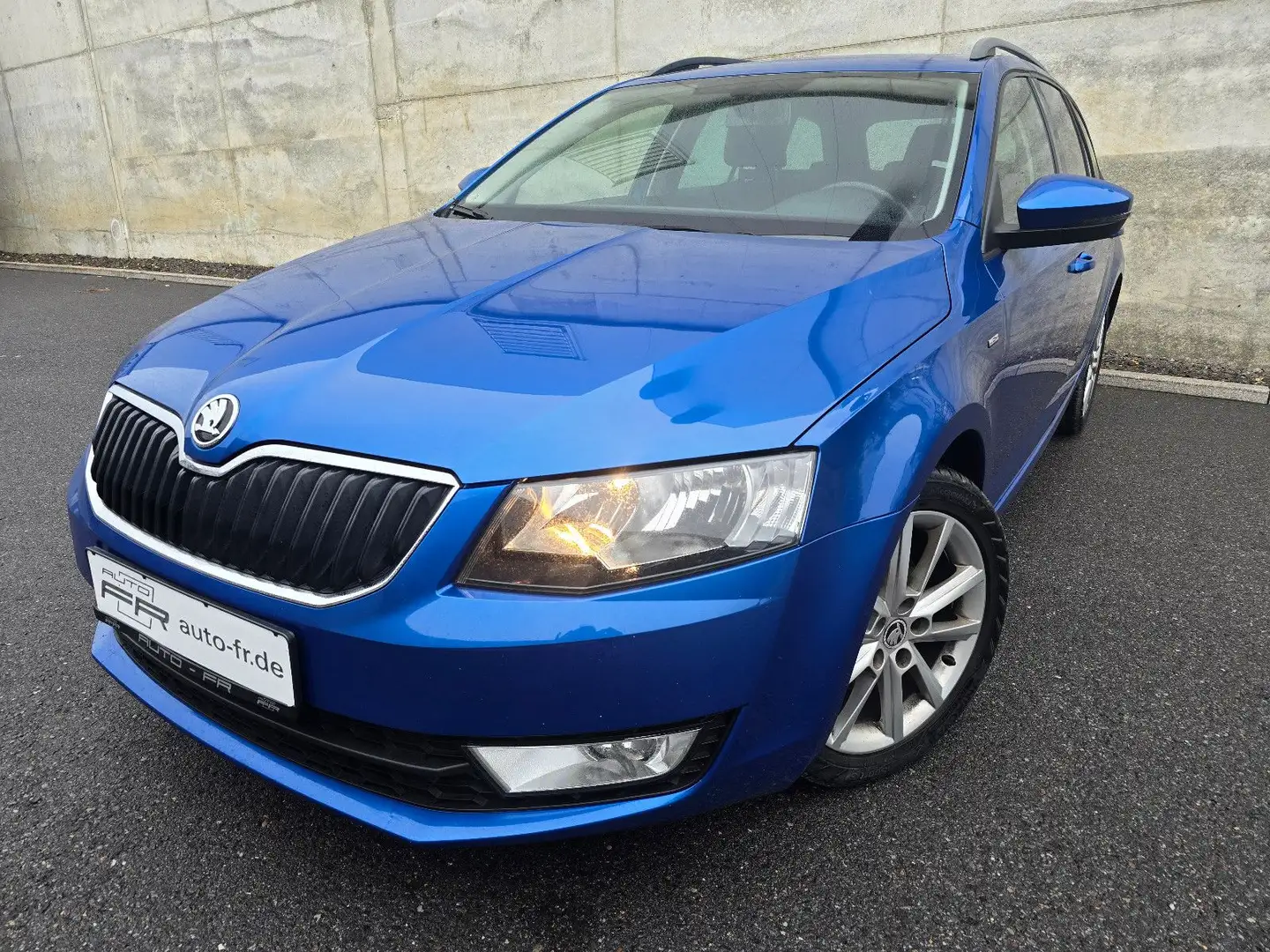 Skoda Octavia Combi Joy 2,0TDI AHK NAVI 80Tkm MwSt Bleu - 2