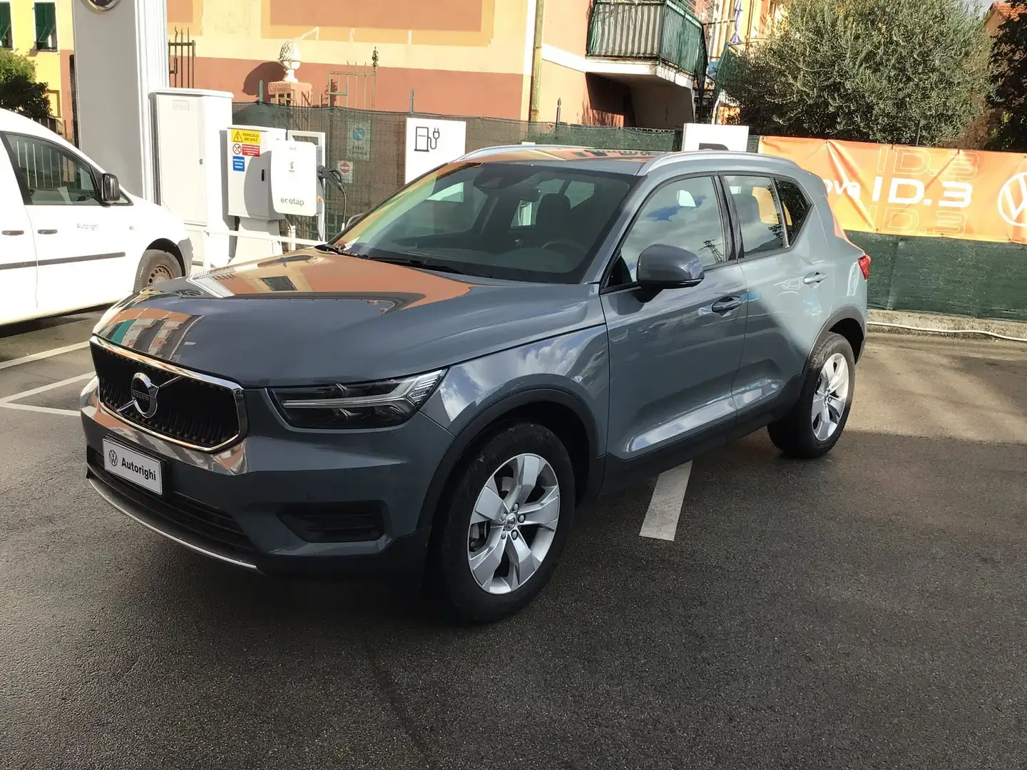 Volvo XC40 XC40 T2 Momentum Blu/Azzurro - 1