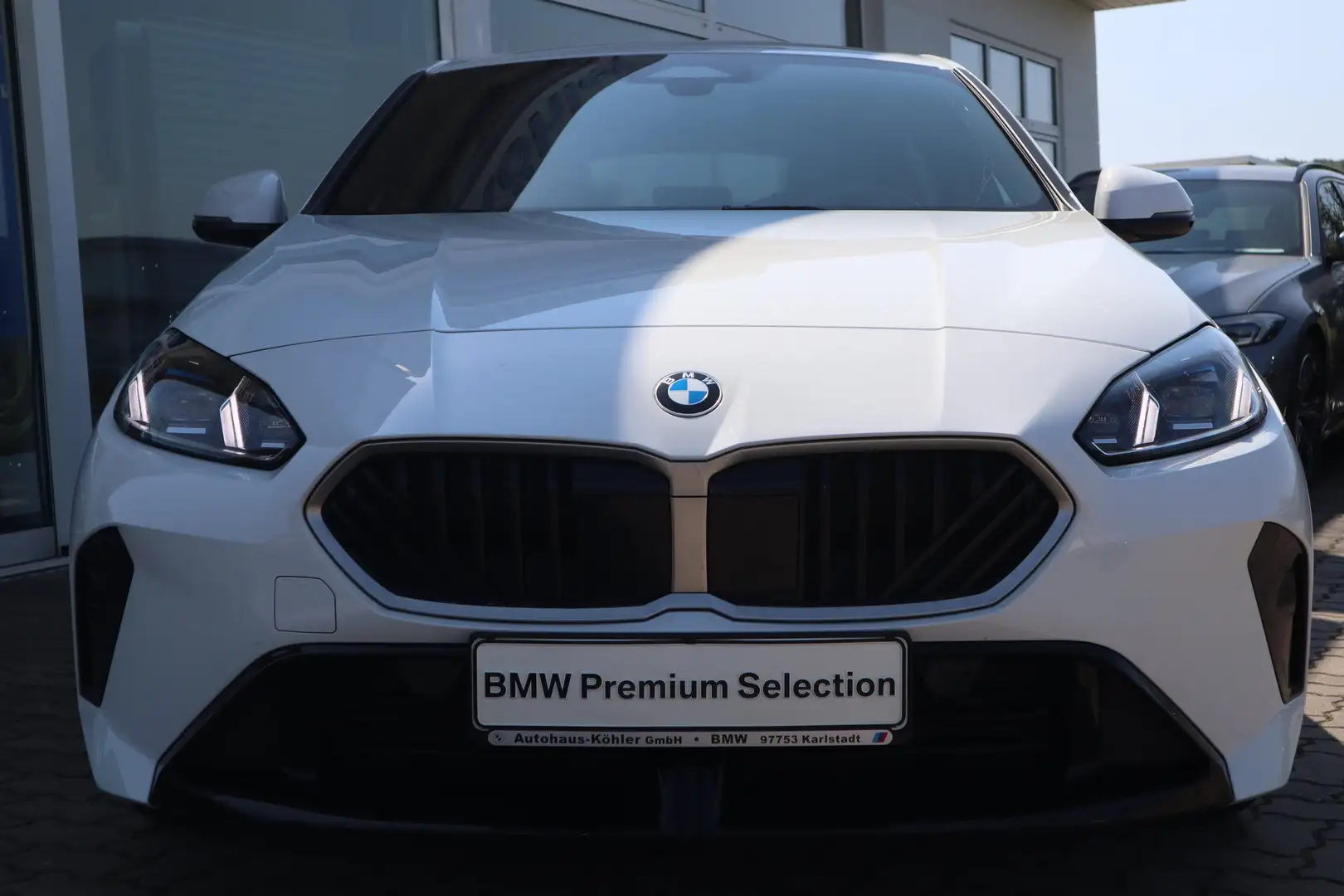 BMW 118 d Hatch M Sportpaket DAB LED Komfortzg. Shz Weiß - 2