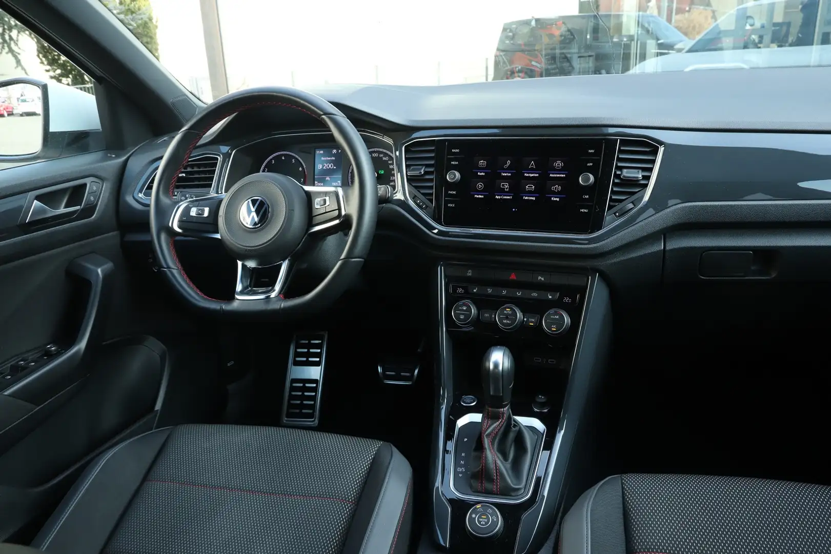 Volkswagen T-Roc 2.0 TSI Sport 4Motion DSG*PDC*LED*SHZ Navi Weiß - 2