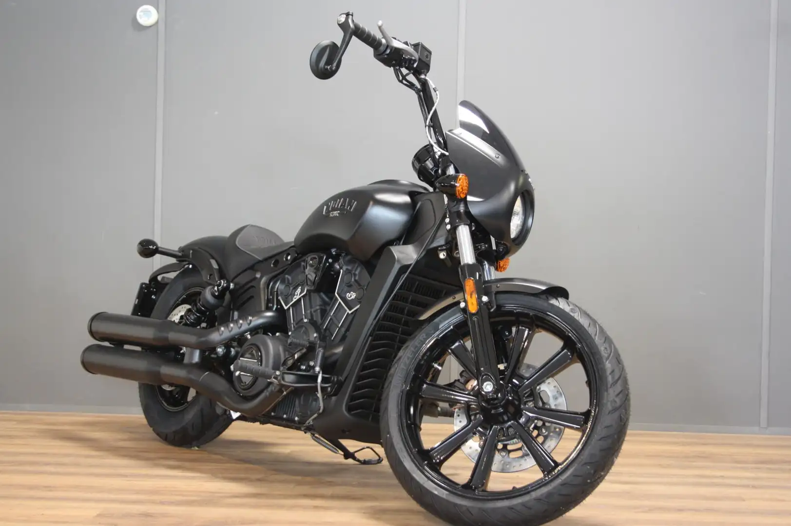Indian Scout Chopper 69 Rogue , 1e eigenaar , 24 maanden garant Zwart - 2