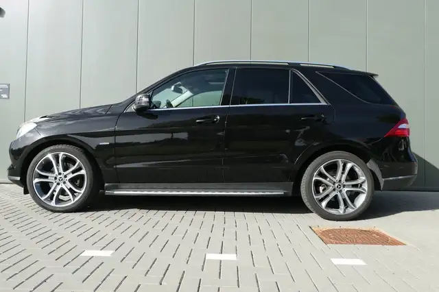 Mercedes-Benz M-Class view 13