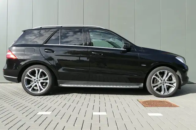 Mercedes-Benz M-Class view 14