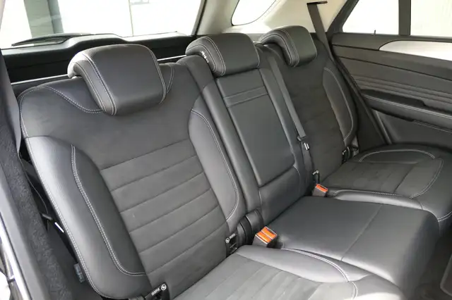 Mercedes-Benz M-Class view 9
