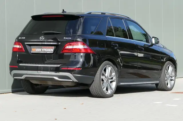 Mercedes-Benz M-Class view 2