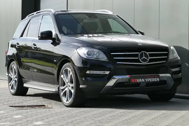 Mercedes-Benz M-Class view 4