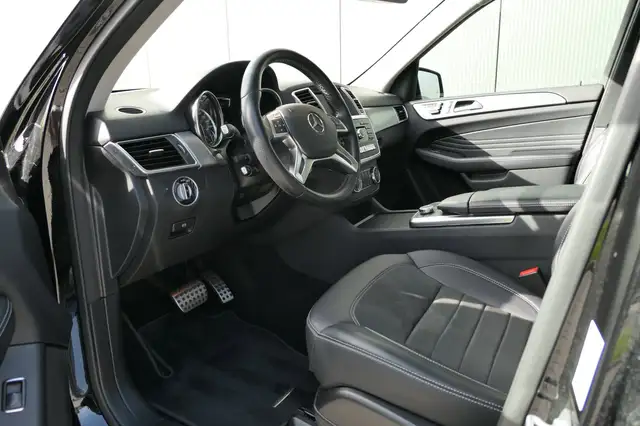 Mercedes-Benz M-Class view 3