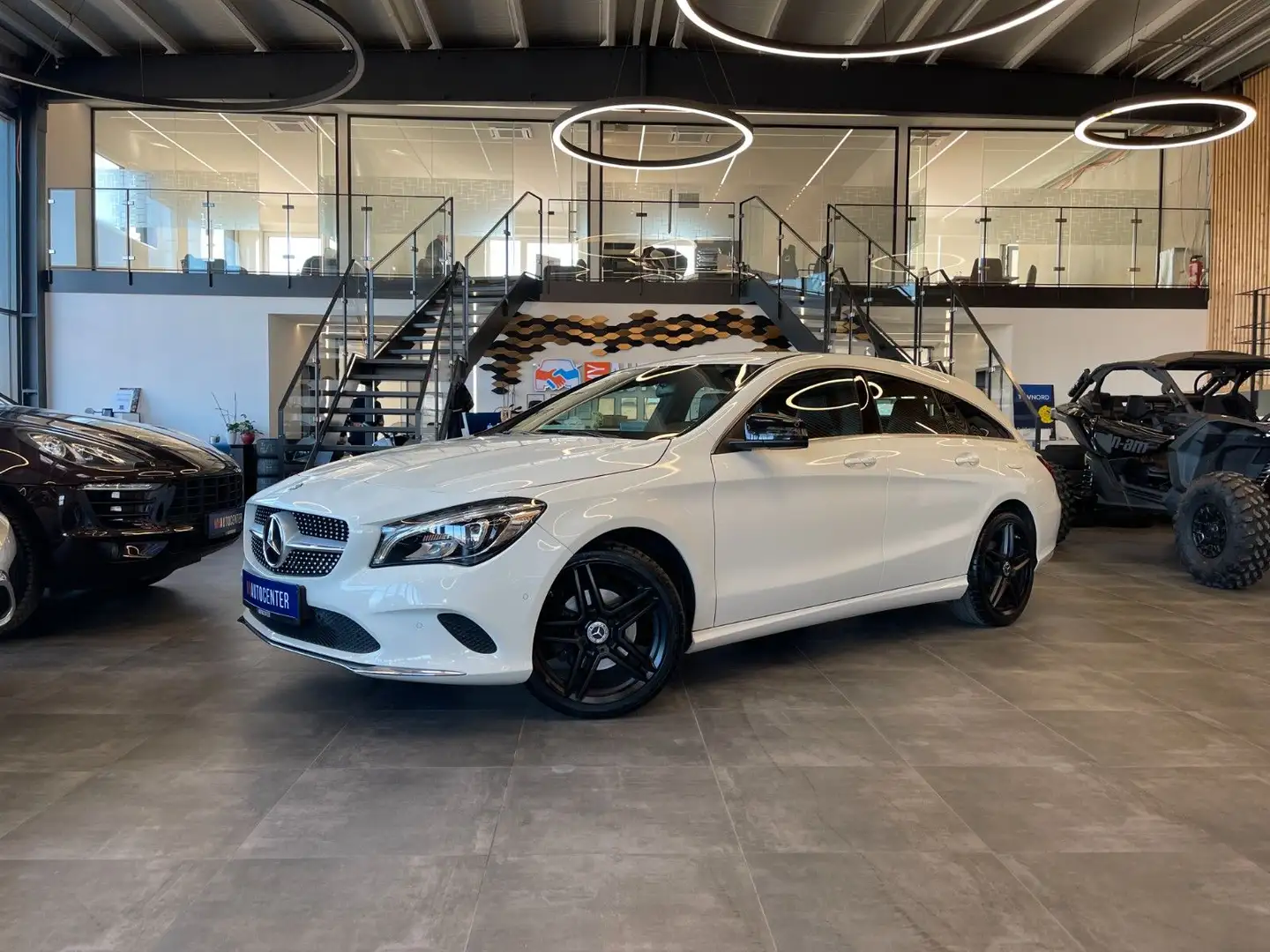 Mercedes-Benz CLA 180 *NAVI*PDC*TEMPOMAT* Weiß - 1