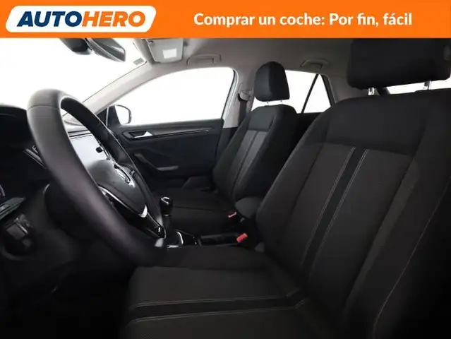 Volkswagen T-Roc view 11