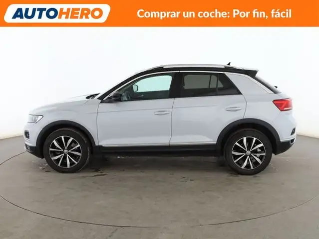 Volkswagen T-Roc view 3