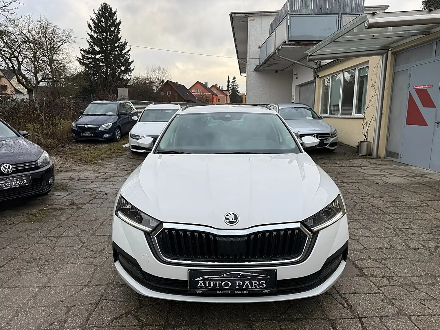 Skoda Octavia Combi 2,0 TDI-1.BESITZ-LED-SPURHALTEASSIST Weiß - 2