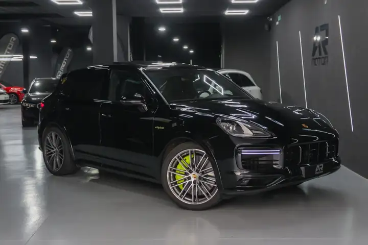 Porsche Cayenne Coupé Turbo S E-Hybrid 4.0 2021, foto 2