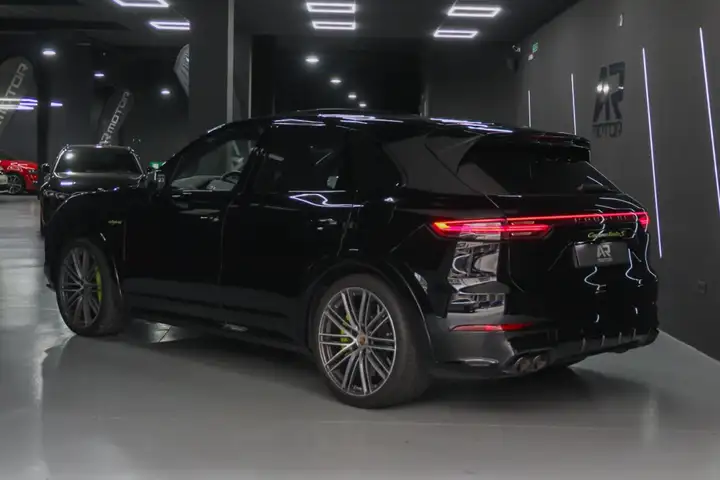 Porsche Cayenne Coupé Turbo S E-Hybrid 4.0 2021, foto 10