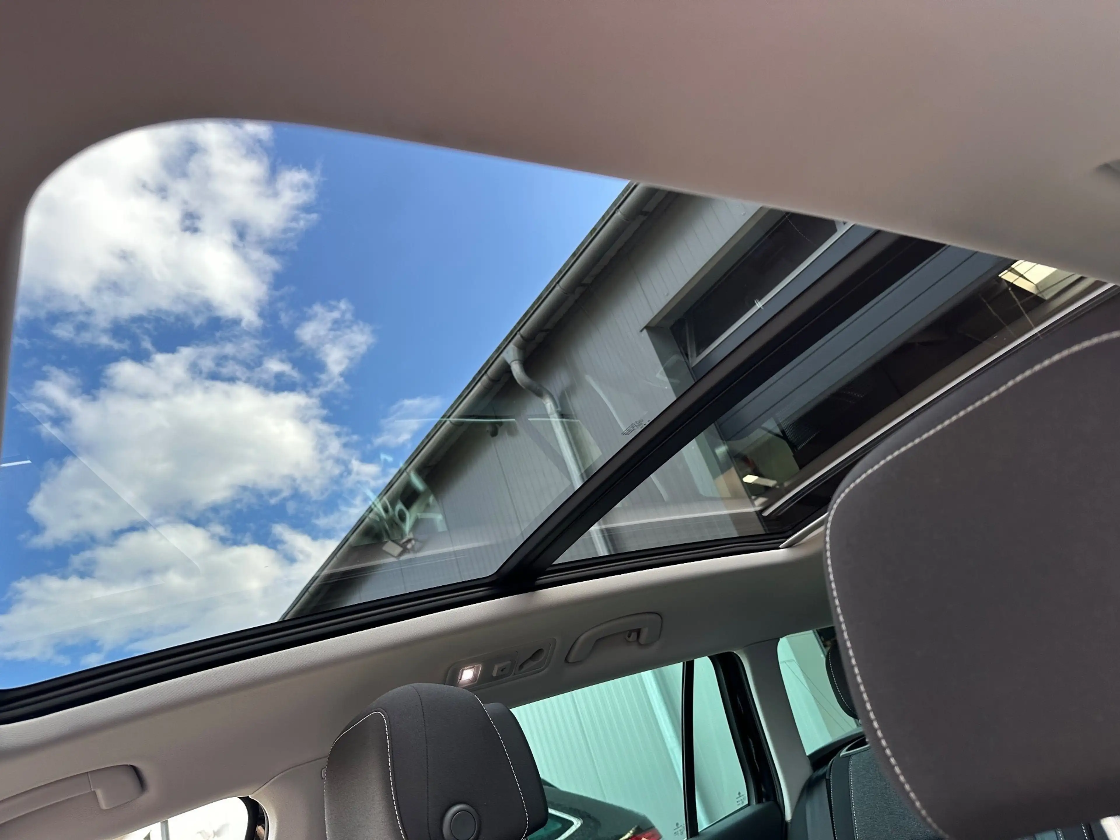 Volkswagen Passat Variant 2.0 TDI DSG Business NAV+LED+PANO+AHK+ACC+KAMERA — photo 13