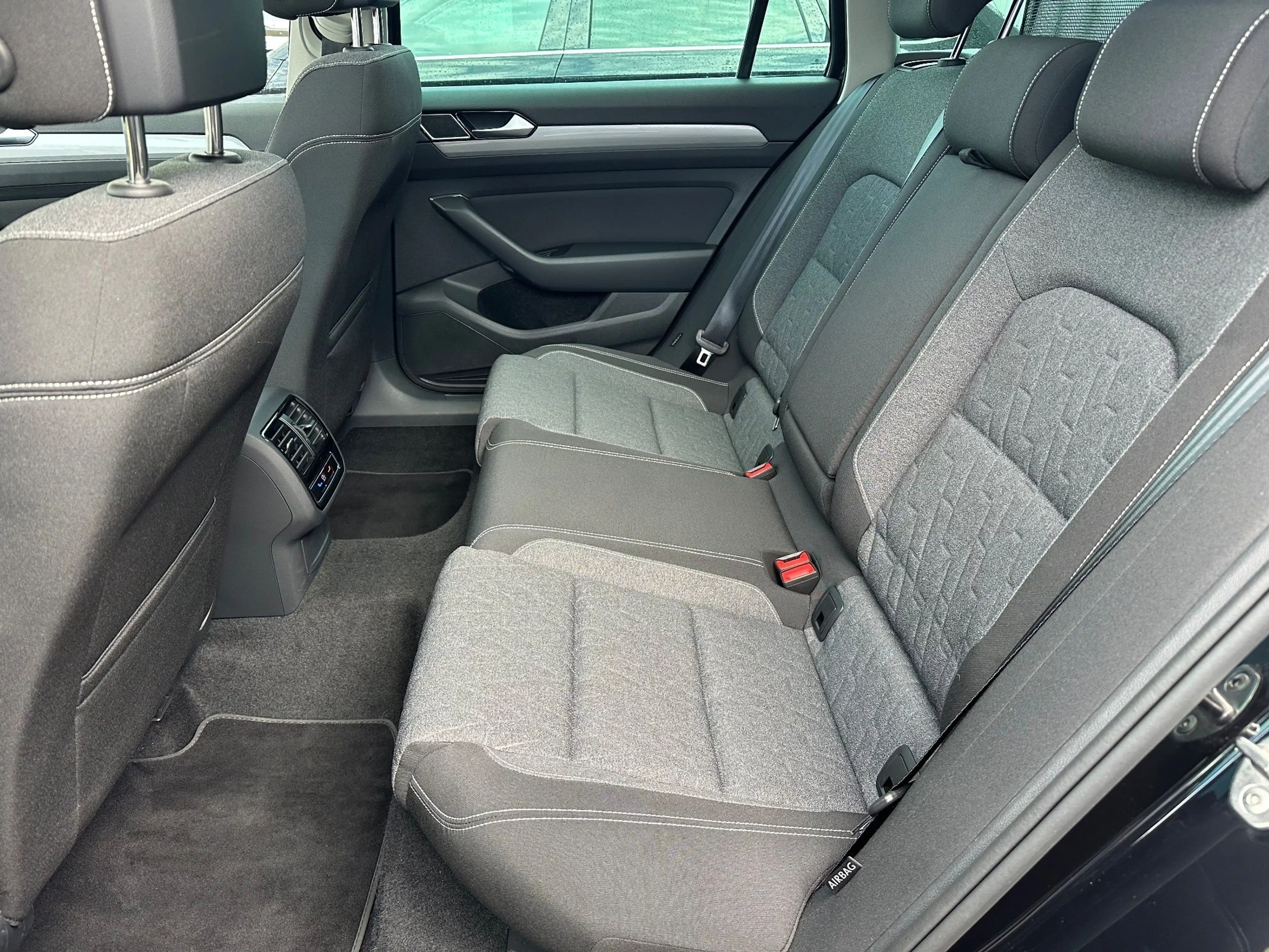 Volkswagen Passat Variant 2.0 TDI DSG Business NAV+LED+PANO+AHK+ACC+KAMERA — photo 14
