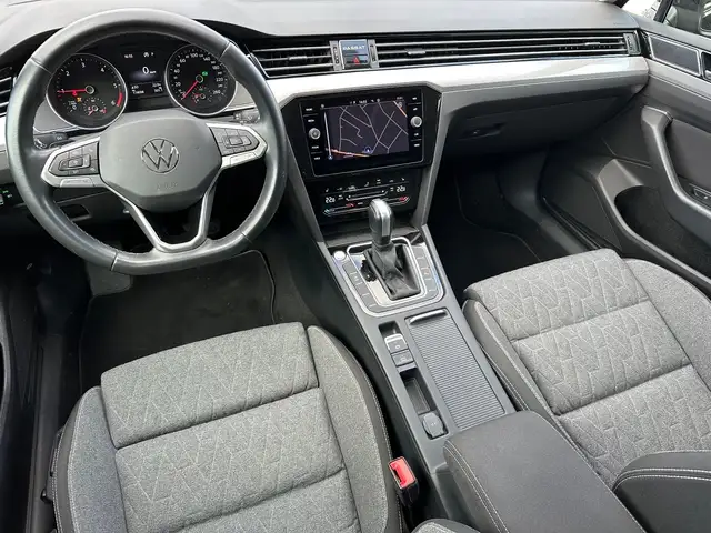 Volkswagen Passat view 15