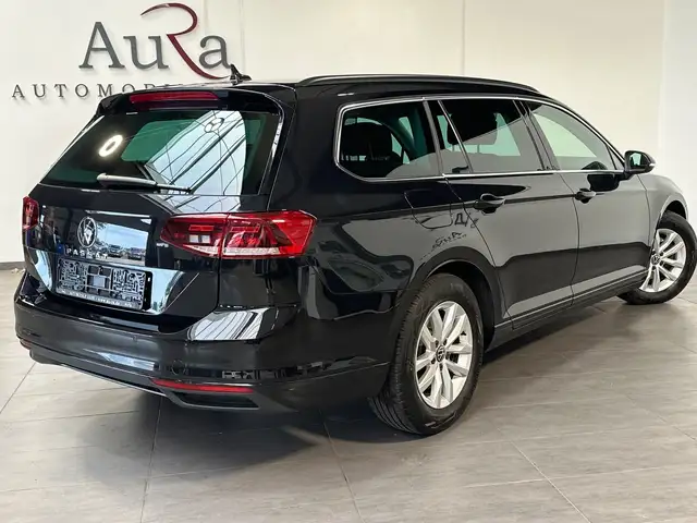 Volkswagen Passat view 4