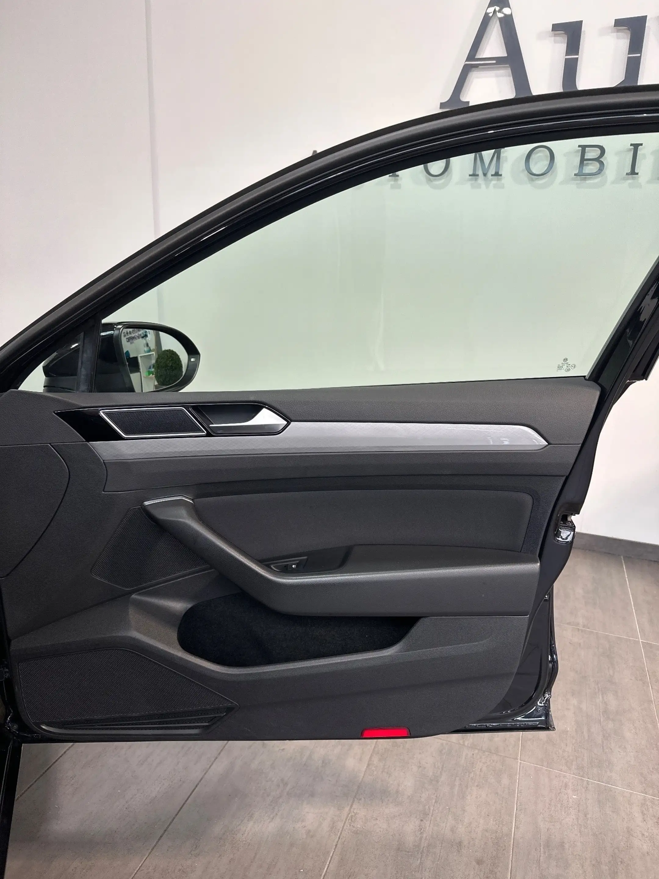 Volkswagen Passat Variant 2.0 TDI DSG Business NAV+LED+PANO+AHK+ACC+KAMERA — photo 10
