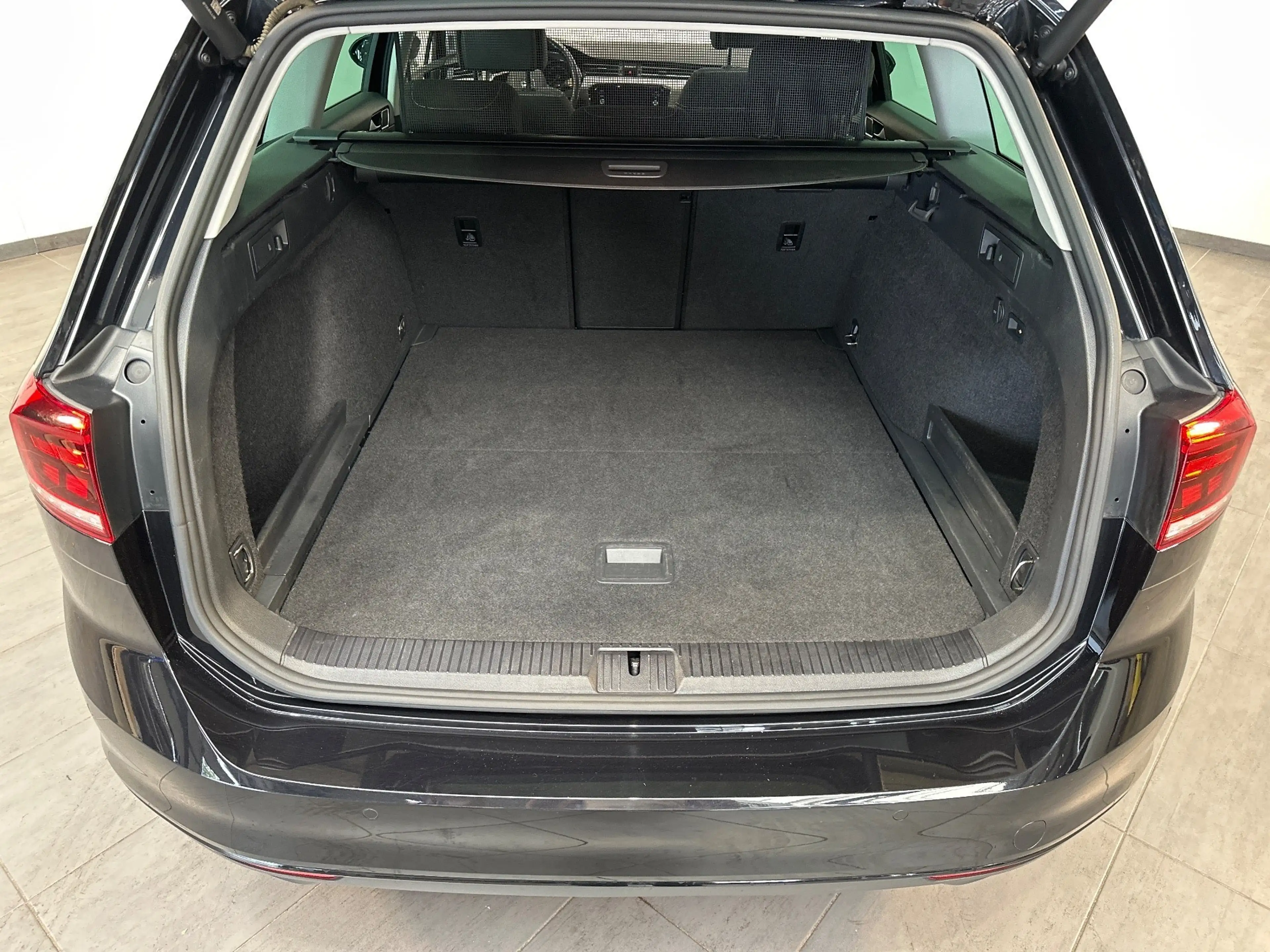 Volkswagen Passat Variant 2.0 TDI DSG Business NAV+LED+PANO+AHK+ACC+KAMERA — photo 6